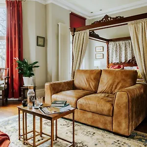Luxury In Centre + Secure Parking Apartment
