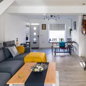 The Hollywood - Beautiful 3 Bedroom House Holiday home